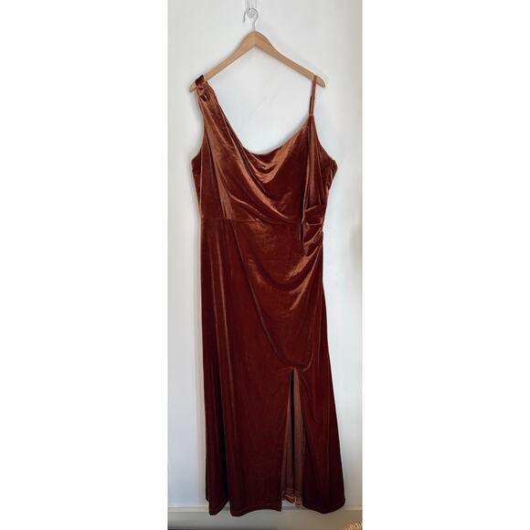 Revelry Maxine Velvet Slit Maxi Dress Gown in Rust - Size 22 - Picture 2 of 9